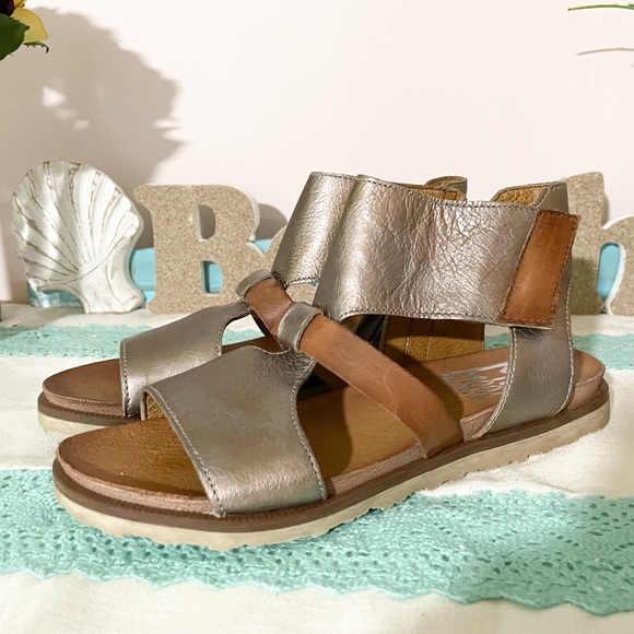 Miz Mooz Colbie Sandal Miz Mooz Silver Leather Tamsyn Sandal Sz 37 - Main Image